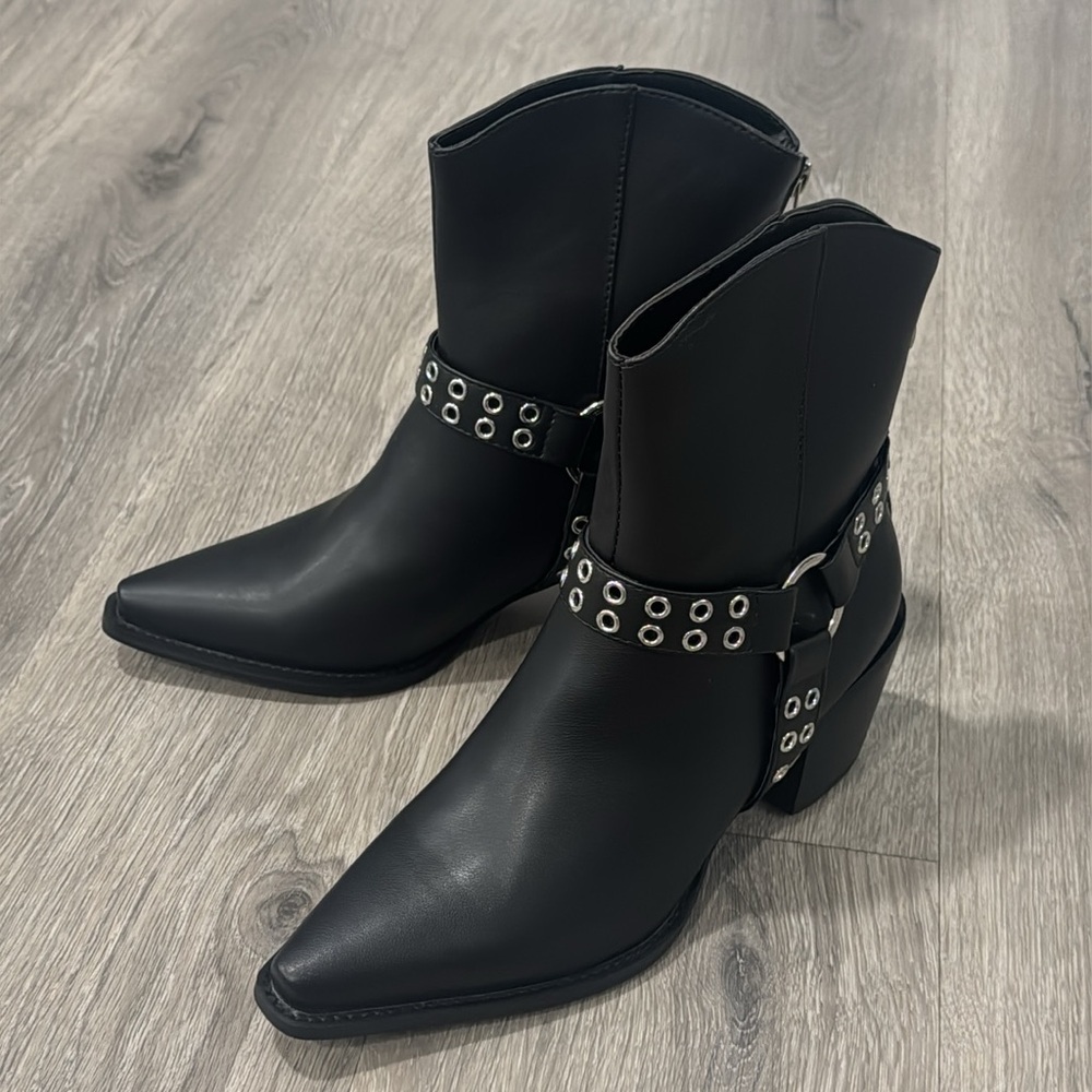 Women’s Black Booties Block Heel Silver Accents Chelsea Boot Size 8 Fall Boot - Picture 9 of 16